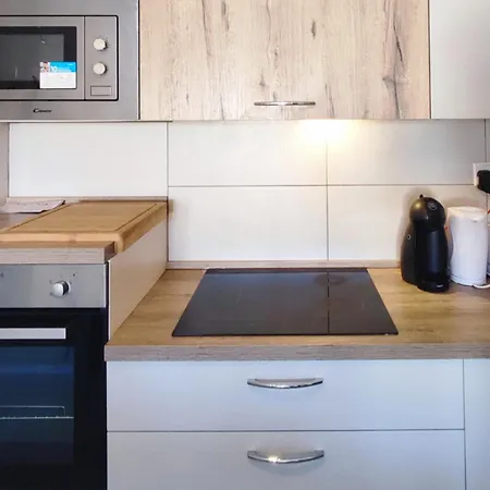Bright & Spacious 2 Bedroom With Terrace Gz-ypiz1-1 Apartment *