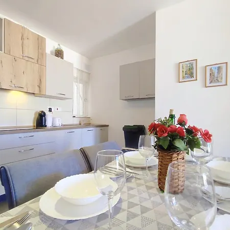 Apartment Bright & Spacious 2 Bedroom With Terrace Gz-ypiz1-1 *