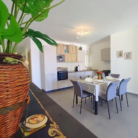 Bright & Spacious 2 Bedroom With Terrace Gz-ypiz1-1 Apartment