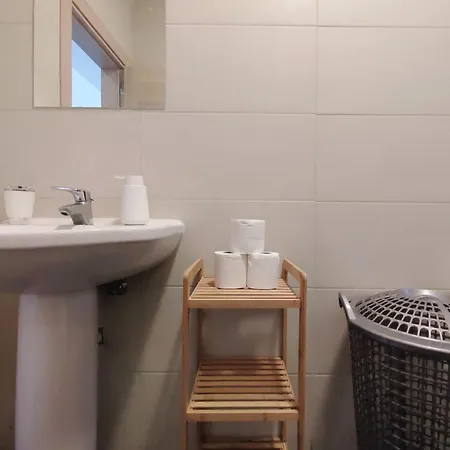 Bright & Spacious 2 Bedroom With Terrace Gz-ypiz1-1 *